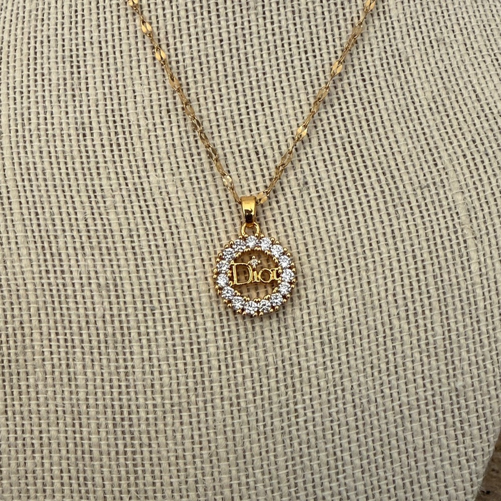 Gold tone stainless steel/Pendant Necklace with Crystal Details